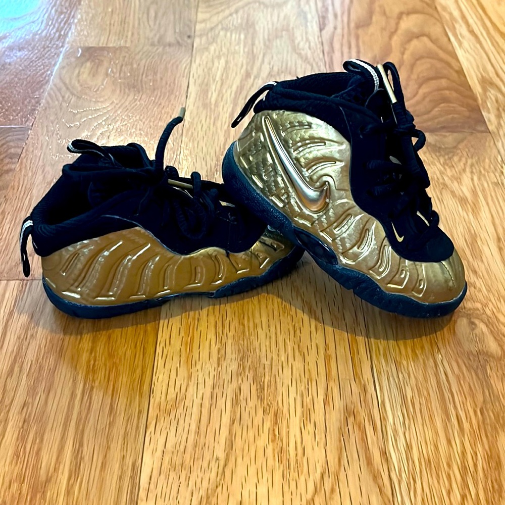 Nike vintage toddler sneakers collectibles